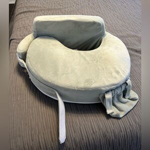 My breast friend, breast-feeding pillow in sage green brand new never used